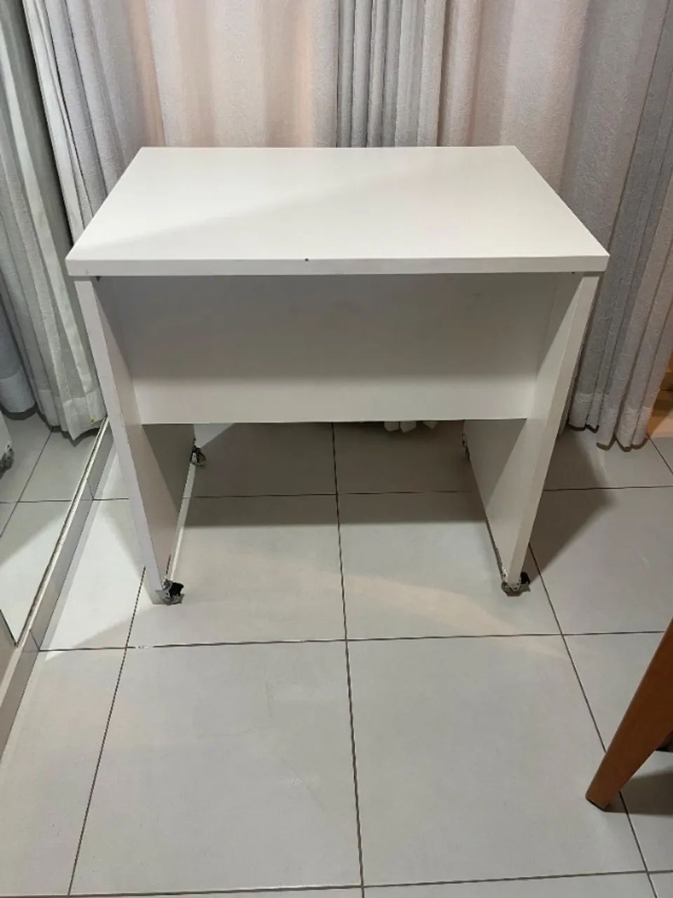 MESA DE ESCRITÓRIO REFORÇADA - 80 × 60 CM - Com Rodas
