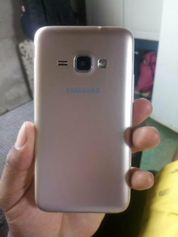 Celular j1