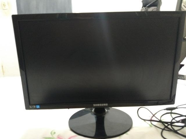 Monitor Sansung e Teclado