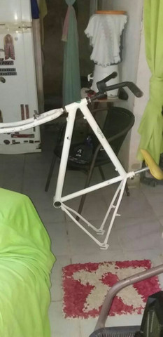 Quadro branco montado com garfo e guidon Black flaid