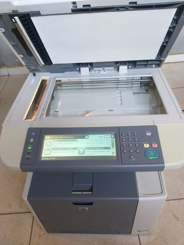 Impressora e copiadora HP p3027 bem conservada com toner novo - Foto 5