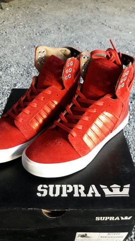 tenis supra vermelho