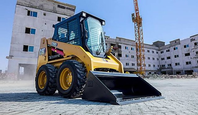 Bobcat e Mini escavadeira caminhão caçamba