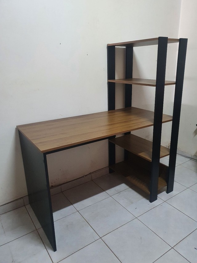 Escrivaninha nova montagem grátis  - Foto 2