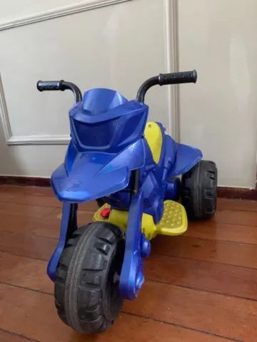 MOTO ELETRICA XT3 6V DUAS MARCHAS AZUL BANDEIRANTE 2700