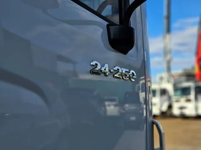 Constellation 24250 com Munck TKA 45,7 - Foto 4