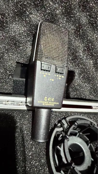 Microfone profissional AKG C414 completo na case  - Foto 3