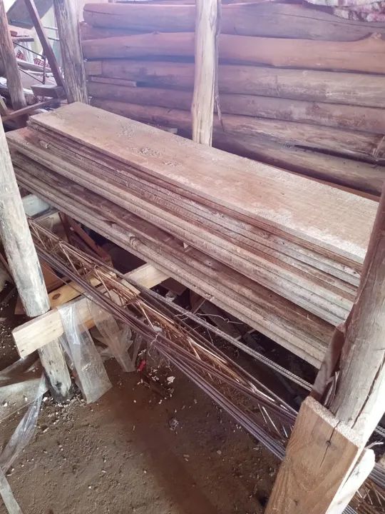 Escoras, tábuas e sarrafos