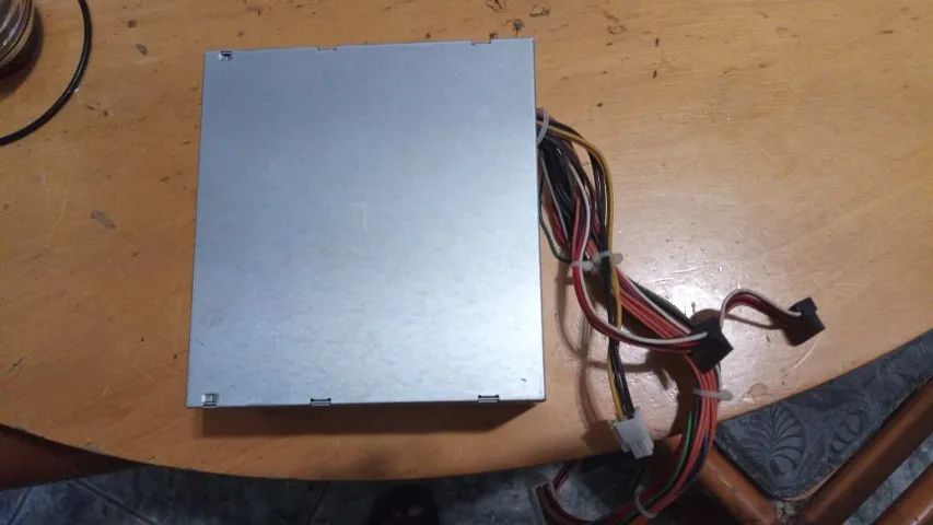 Fonte Dell para Optiplex 790 990 usada em estado de nova - Foto 2