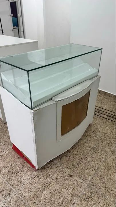 Expositor de relógio e óculos 