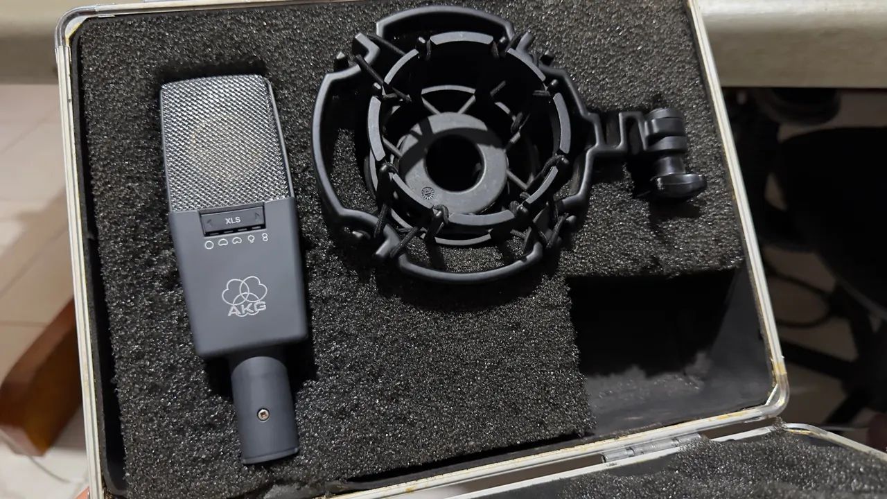 Microfone AKG C414 Xls conservado Leia o Anúncio 