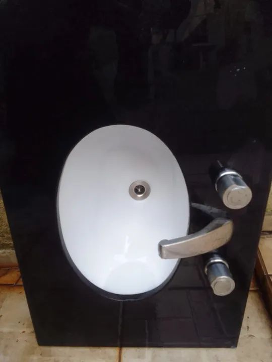 pia de banheiro com 2 torneiras - Foto 2