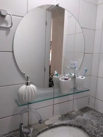 Espelho redondo com prateleira 