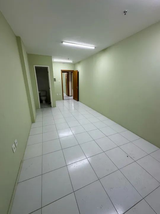 04 salas conjugadas para locação, recém reformadas, 03 wc, 01 copa, 04 vagas, Av. Tancredo - Foto 5