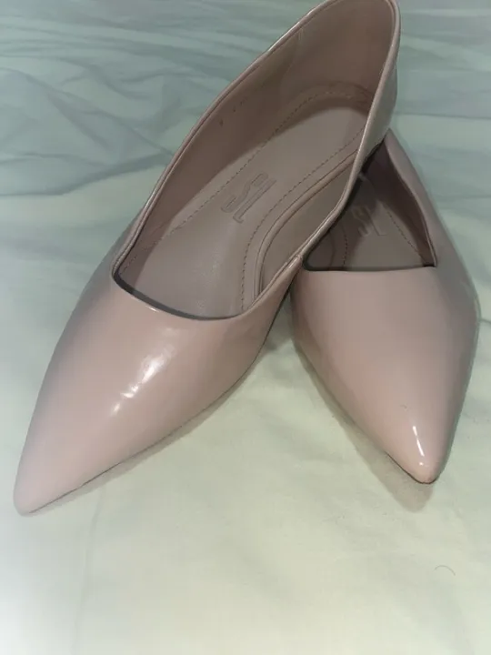 Sapatilha bico fino cor nude