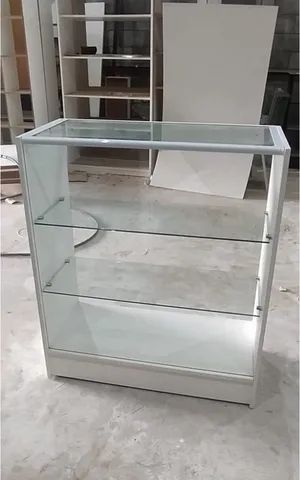 BALCÃO VITRINE COM VIDRO SUPERIOR E PRATELEIRAS DE VIDRO MDF  - Foto 3