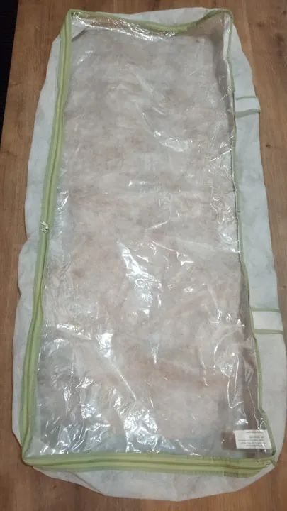 Organizador Multiuso Roupa De Cama branco com detalhe em verde tamanho 105 x 45 x 15 cm,