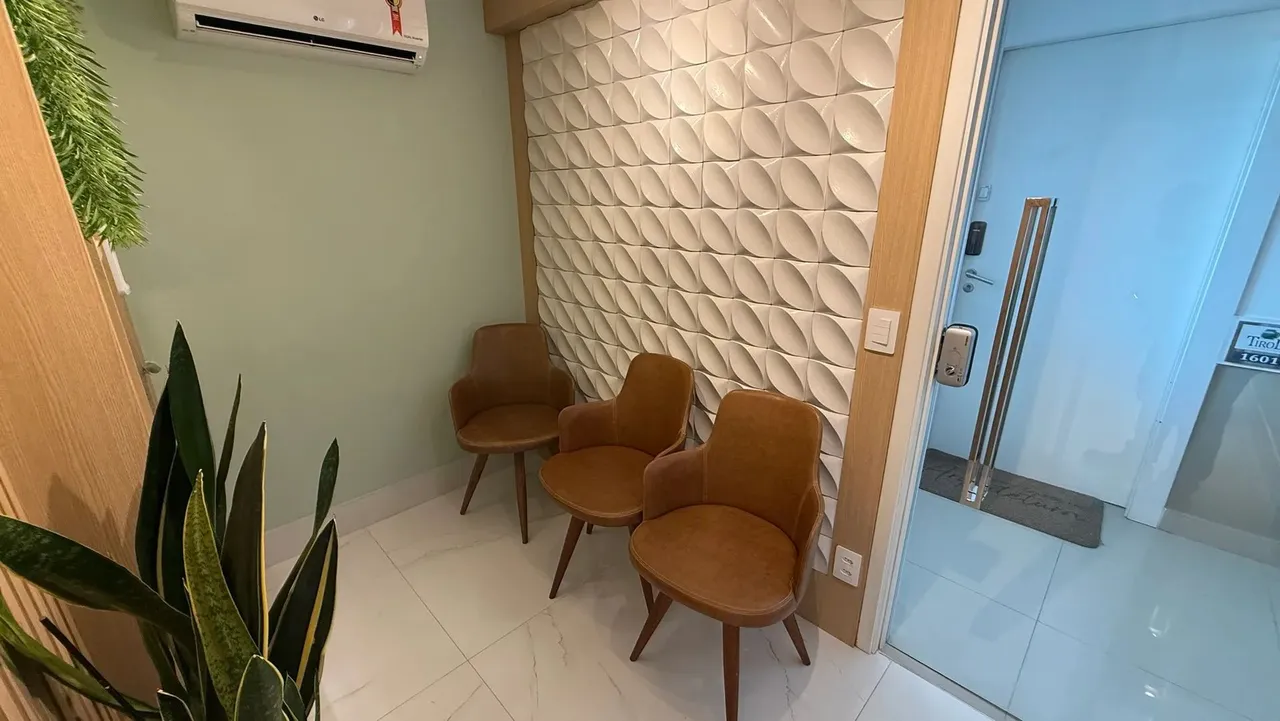 Sala Comercial de Luxo no Tirol Way Office para Consultório Psicológico em Natal - Pronta