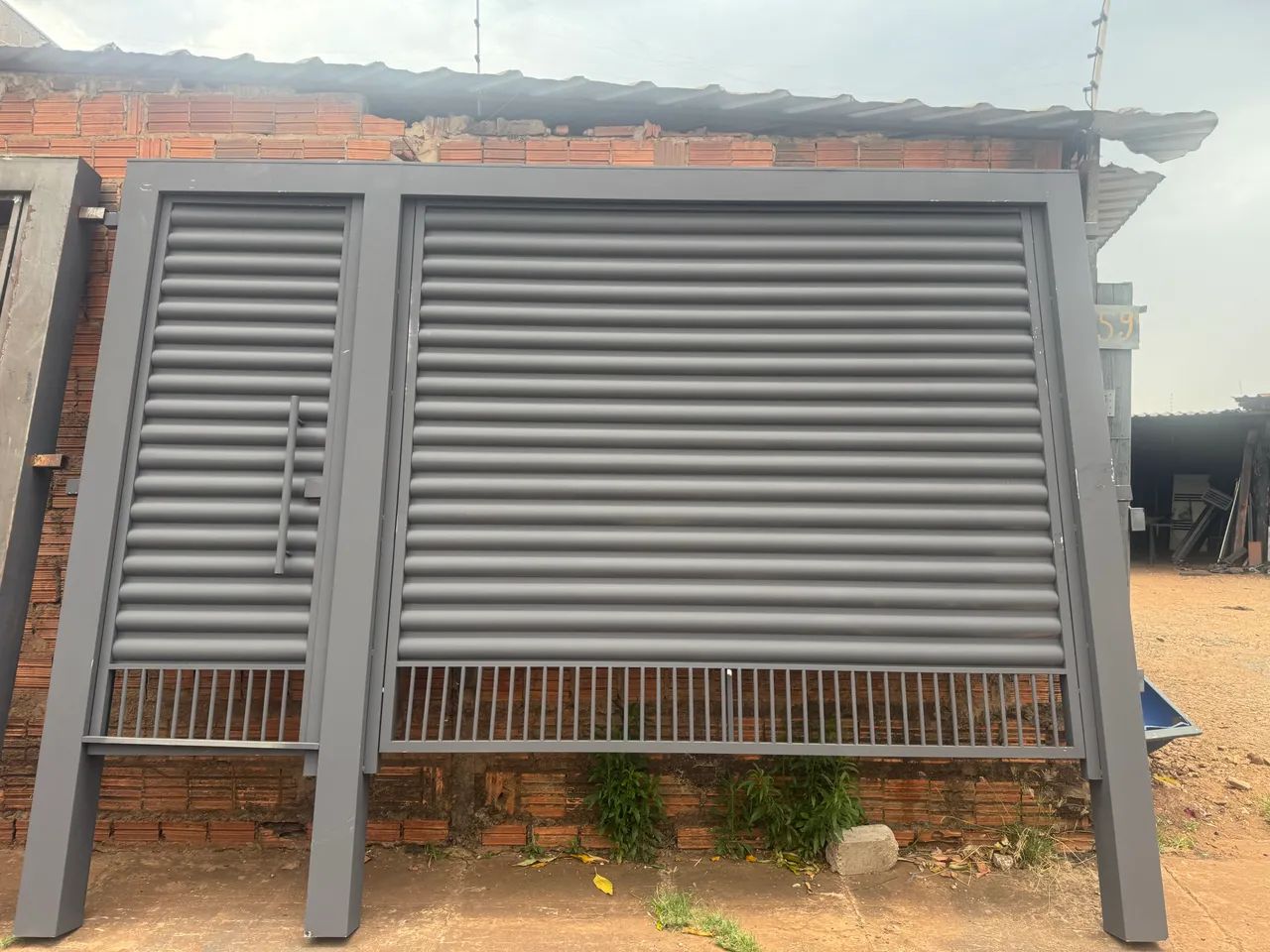 Conjugate lift gate64288362381059122