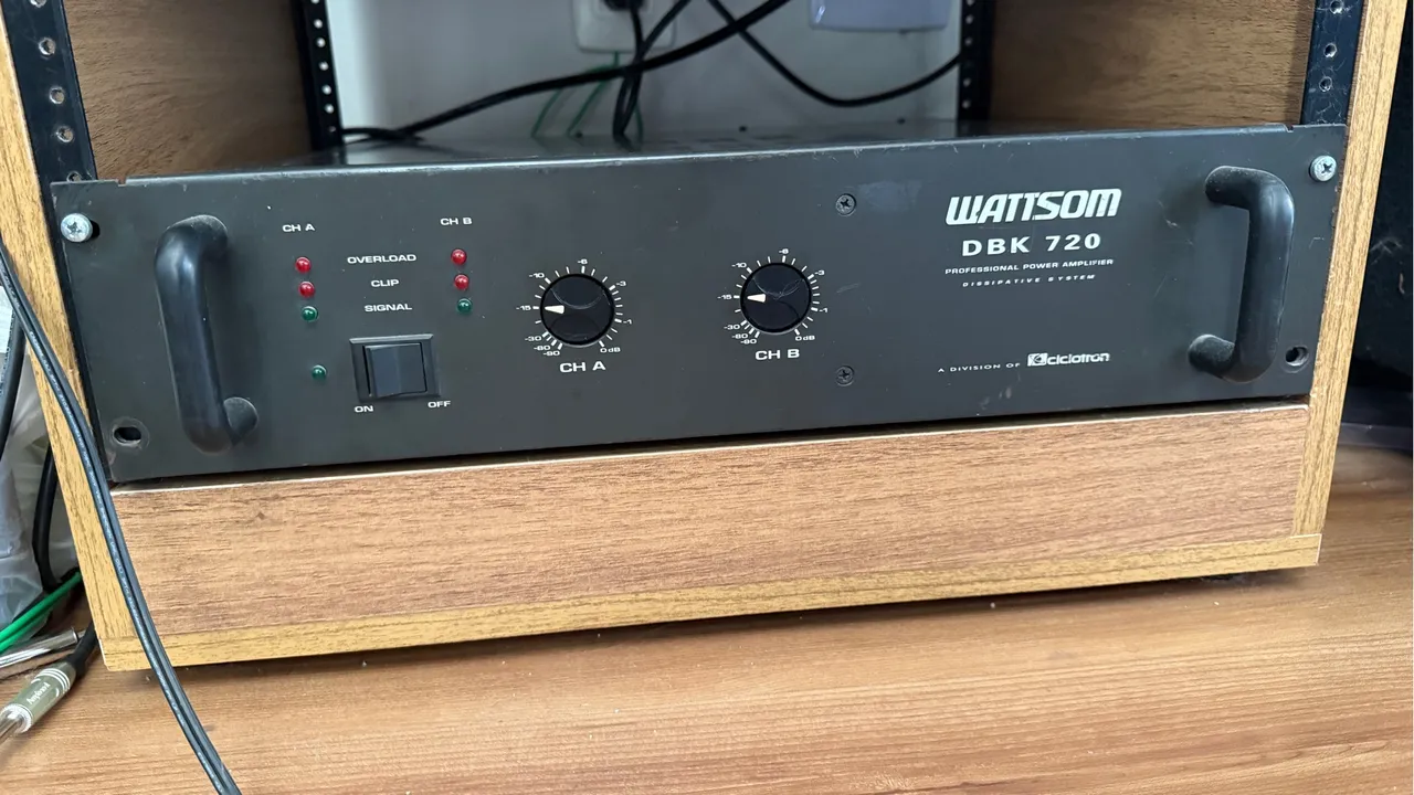 Amplificador Wattsom DBK 720 - Profissional