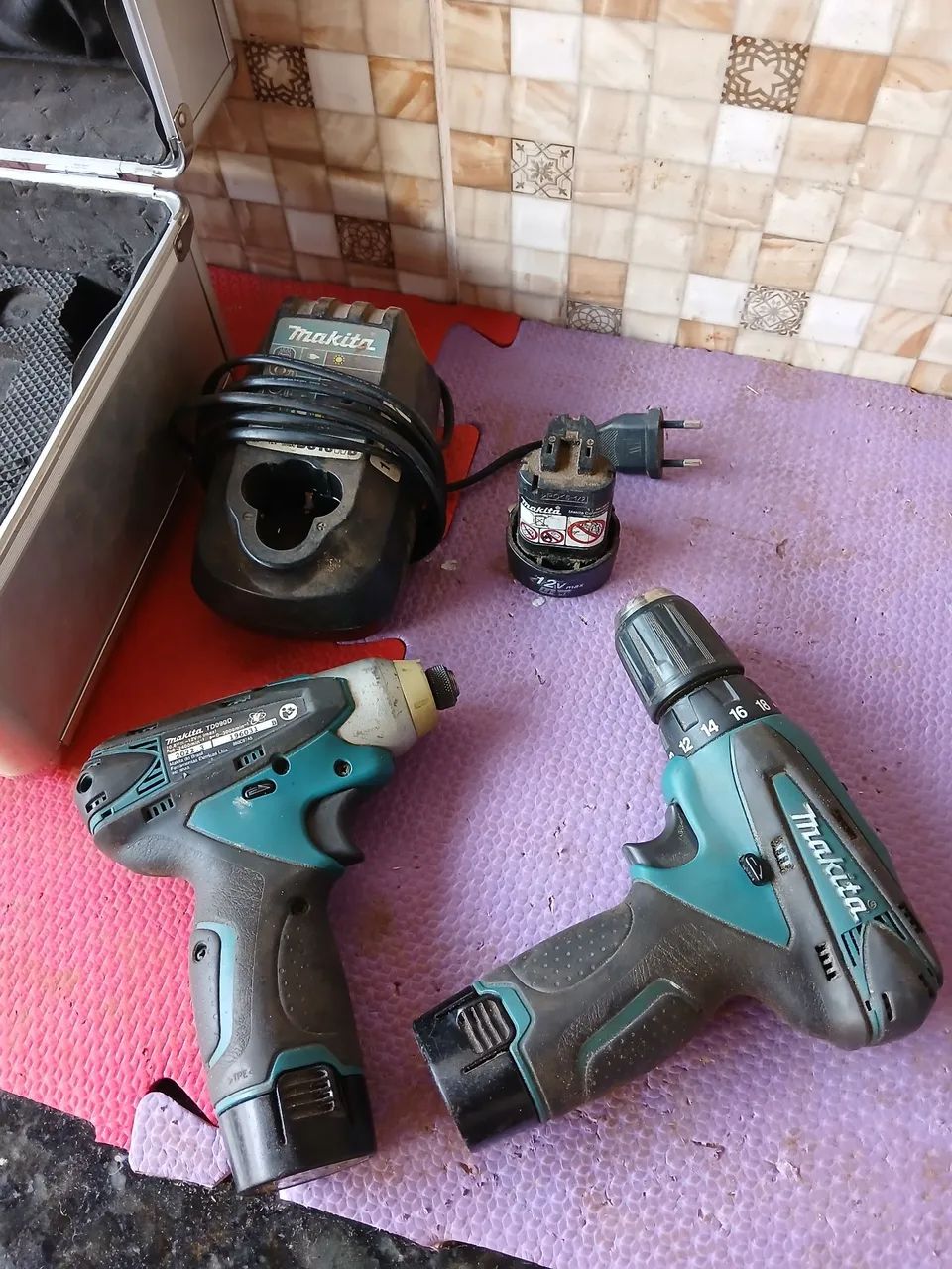 Furadeira e parafusadeira eletrica 64288685666562120