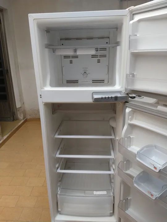 Geladeira Brastemp 340 litros funcionando perfeitamente bem conservado. - Foto 5