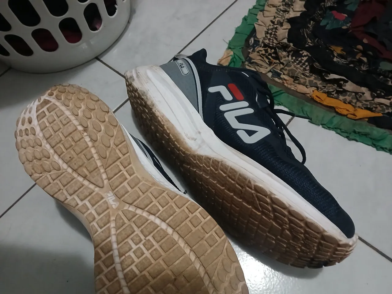 Tênis Fila Azul com Solado Branco