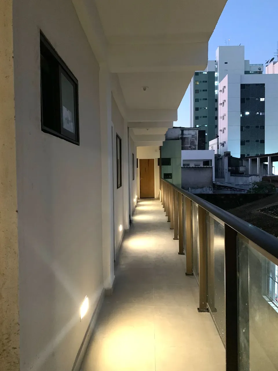 Lindo APT Studio Mobiliado. 100m da FMO e 30m da Orla / Praia. RESERVE JÁ!