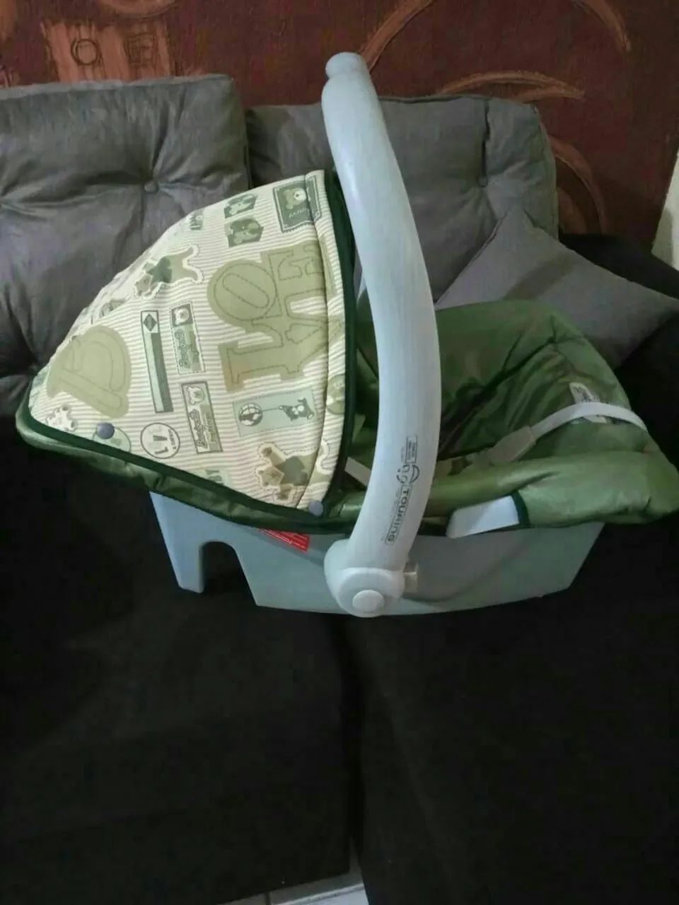 Bebê conforto com base.