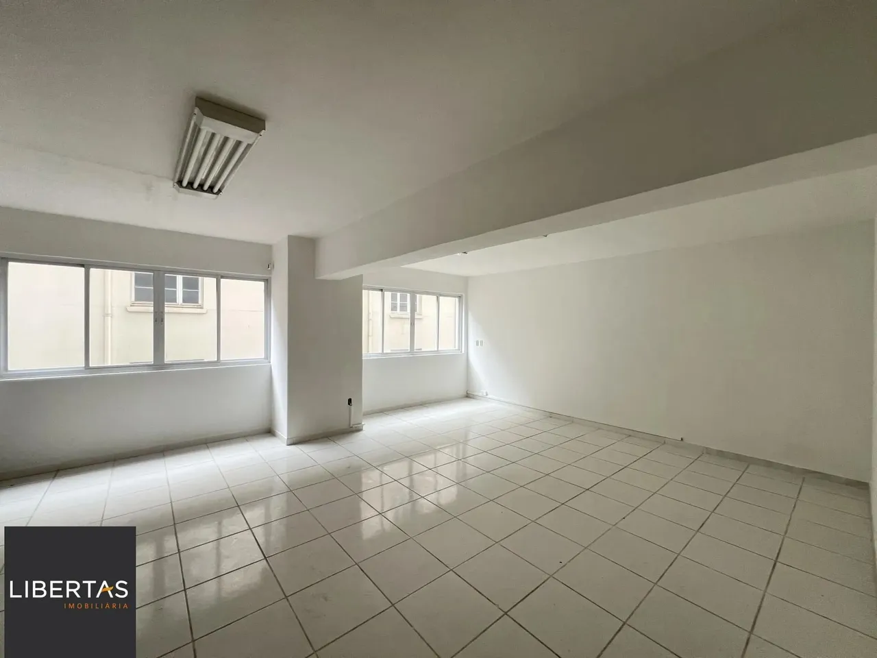Venda de Sala no Centro Histórico de Porto Alegre Edifício formac