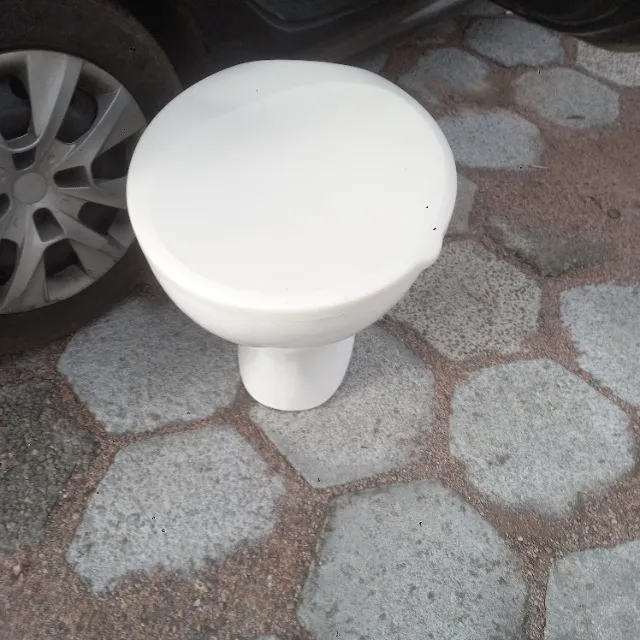 Vasos Sanitários Celite brancos com Tampa e assento almofadado em excelente estado