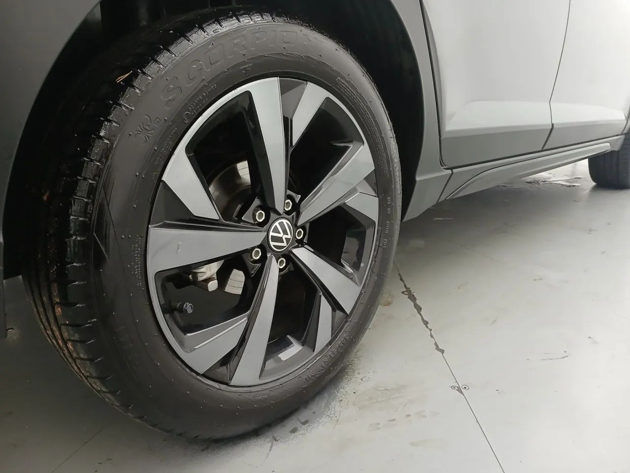 Volkswagen Nivus Highline 1.0 200 TSI Flex Aut., foto 14 de 18