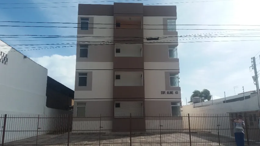 Apartamento com três quartos no Barro Duro