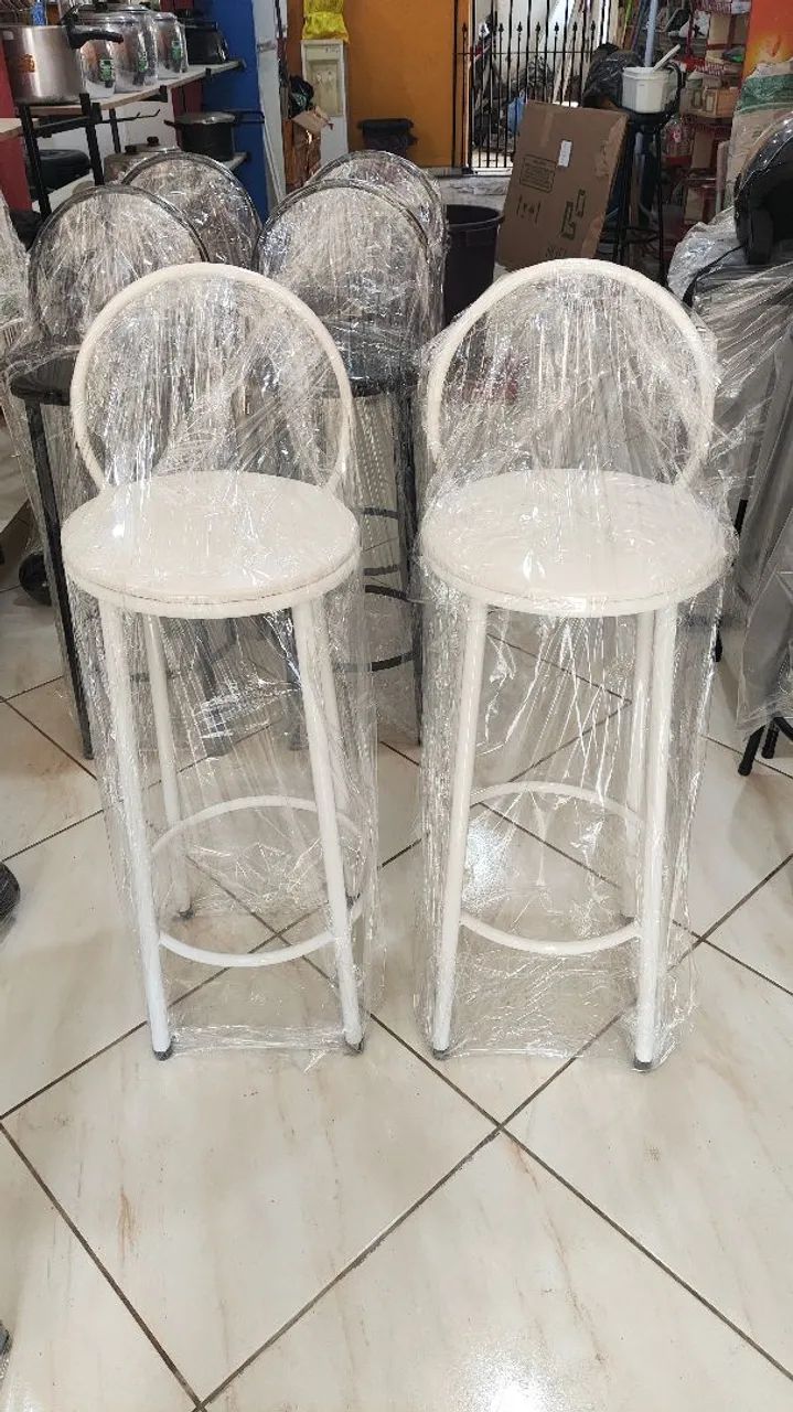 Banquetas Brancas com Encosto a unidade R$85,00 