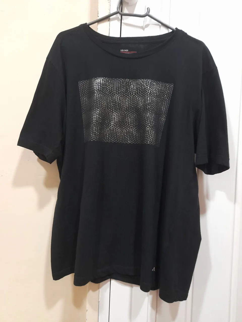 Camiseta Aramis Preta com Desenho