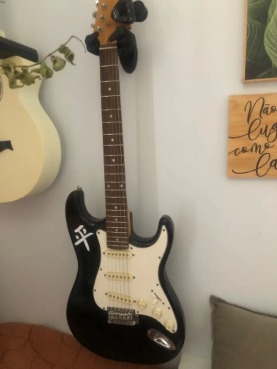 Guitarra Memphis semi-nova + caixa amplificadora master gt15 + afinador - Foto 2