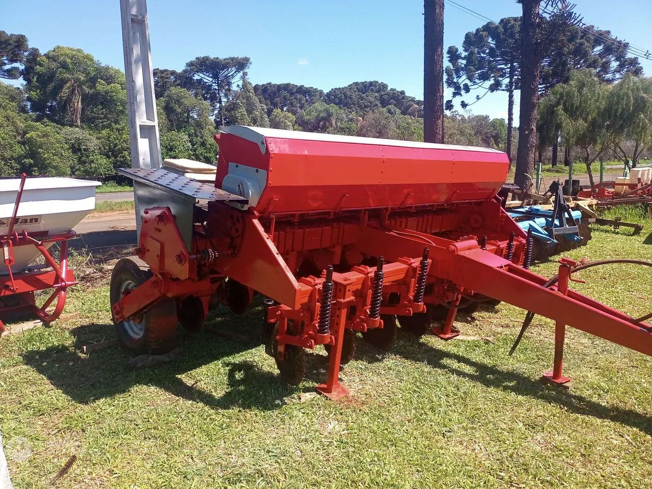 Vende se plantadeira semeato par 2800 7 linhas 