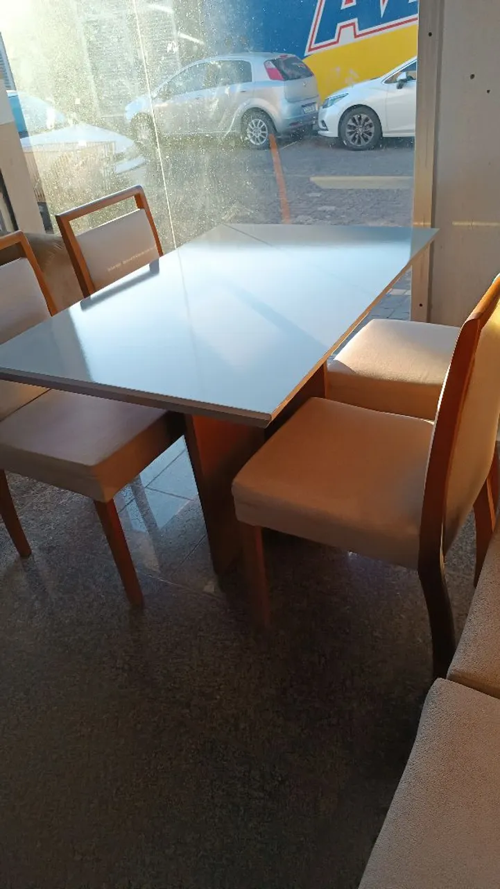 Mesa de Jantar com 4 Cadeiras