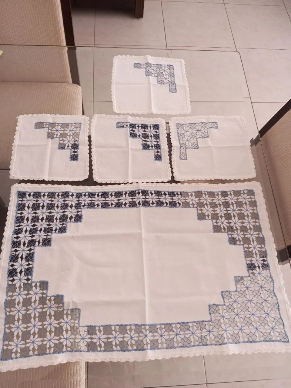 Jogo de centro de Mesa Bordada