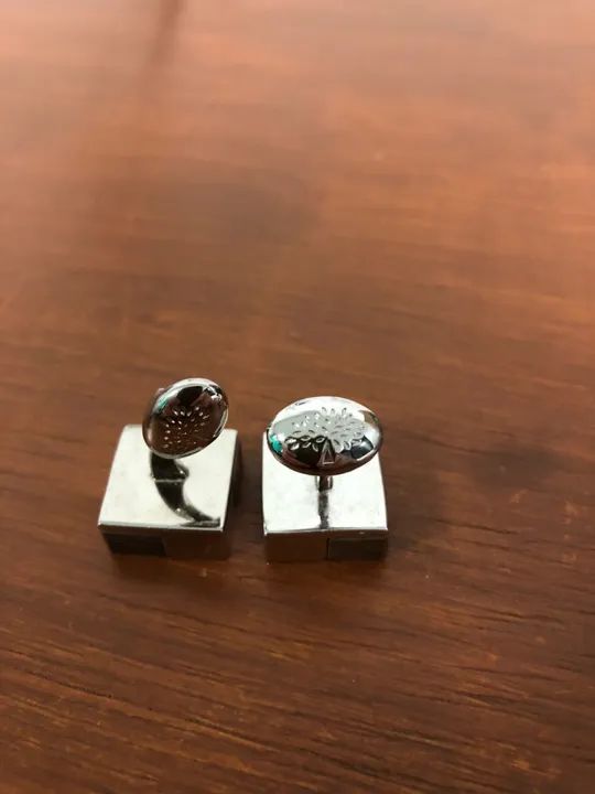 Par de abotoaduras Mulberry em madeira e metal - Foto 3