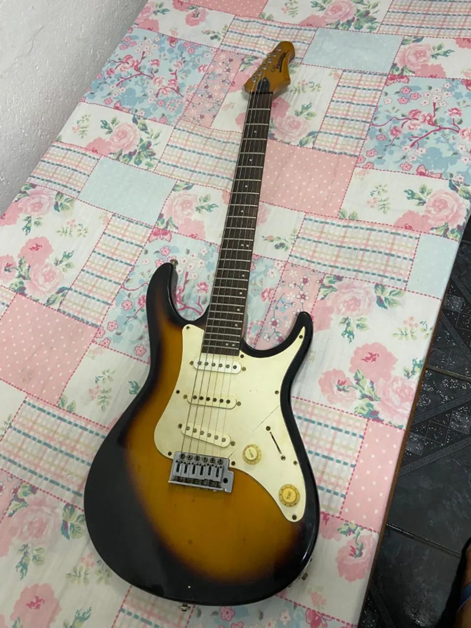 Guitarra Vantage strato 