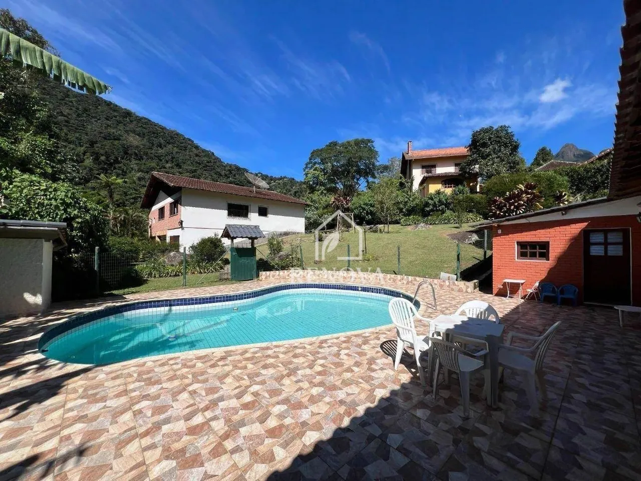 Casa com QUATRO Quartos à venda, 266 m² por R$ 950.000 - Granja Guarani - Teresópolis/RJ