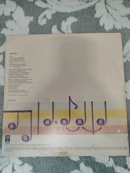 2 Discos de Vinil Clara Nunes Anos 1975 e 1976 - Foto 5