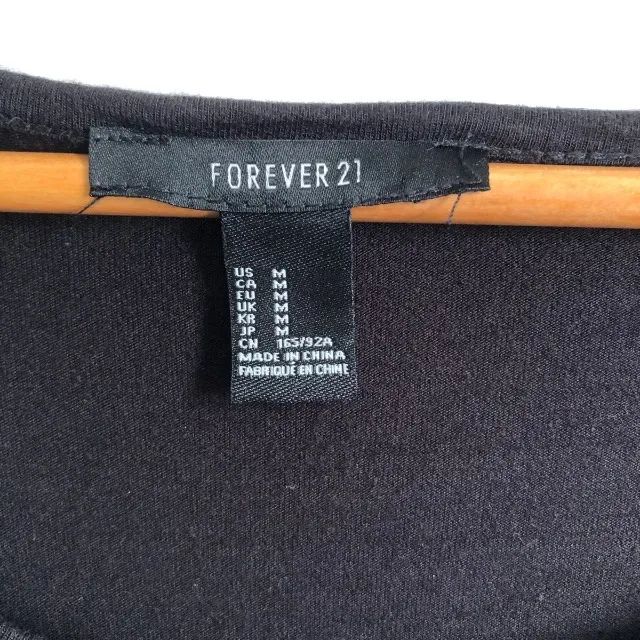 Blusa preta com detalhes - Foto 4