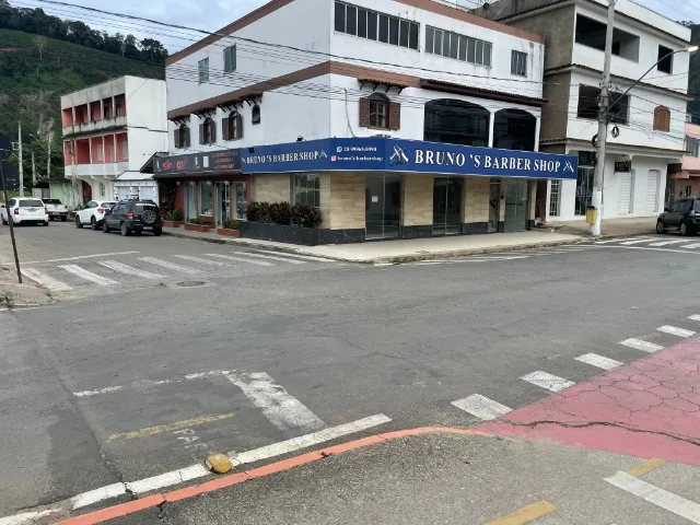 ALUGA-SE PONTO COMERCIAL NA MELHOR LOCALIZAÇÃO DE VENDA NOVA DO IMIGRANTE/ES