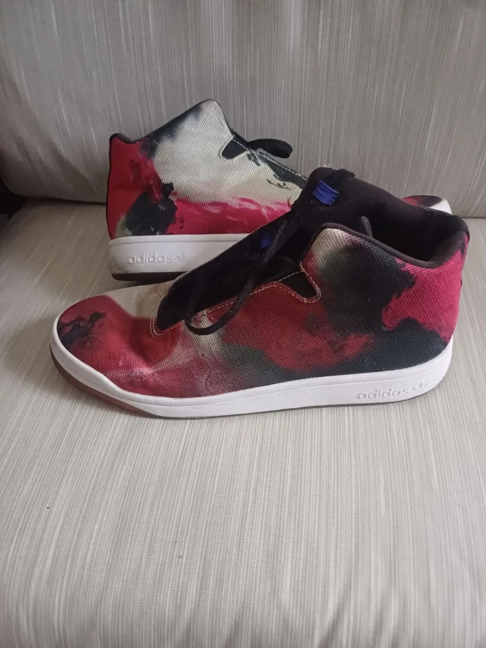 Tênis Adidas Colorido - Foto 2
