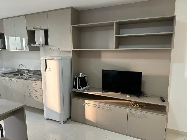 Apartamento Centro Civico - 1 qt / 1 bwc / 1 garagem - mobiliado - R$ 2.700,00