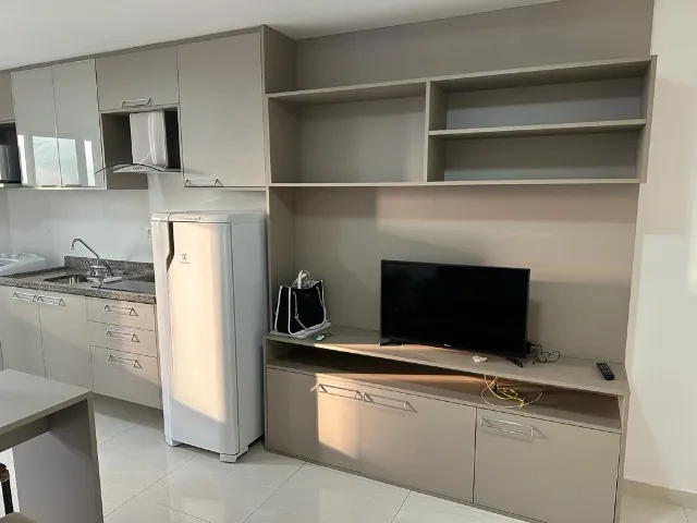 Apartamento Centro Civico - 1 qt / 1 bwc / 1 garagem - mobiliado - R$ 2.700,00