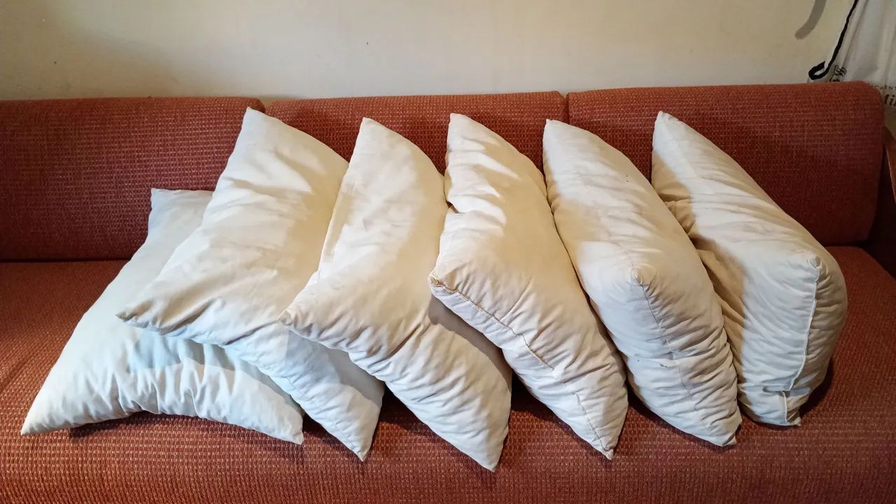 TRAVESSEIRO FOFO DE ESPUMA PICADA