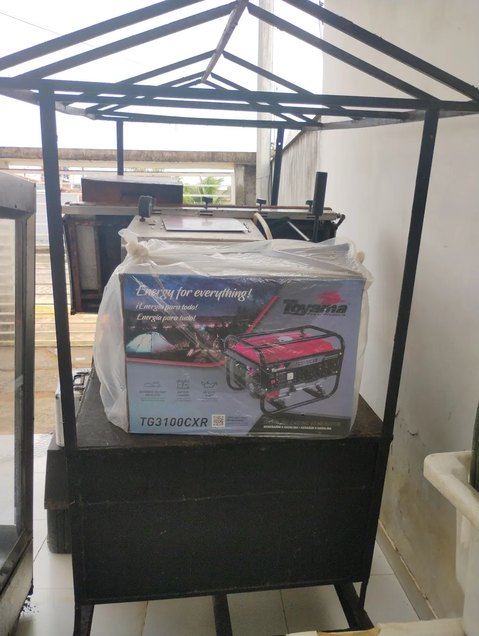 Carrinho comercial com gerador Toyama TG3100CXR